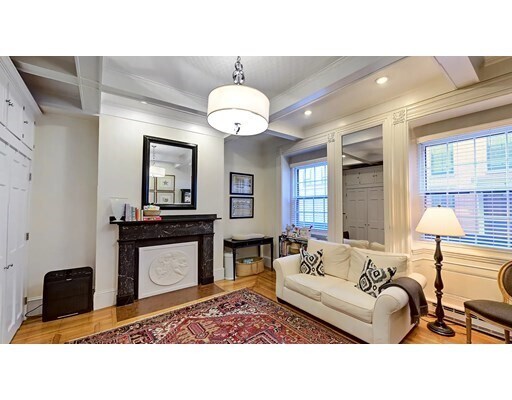 Building Photo - 50 Temple St