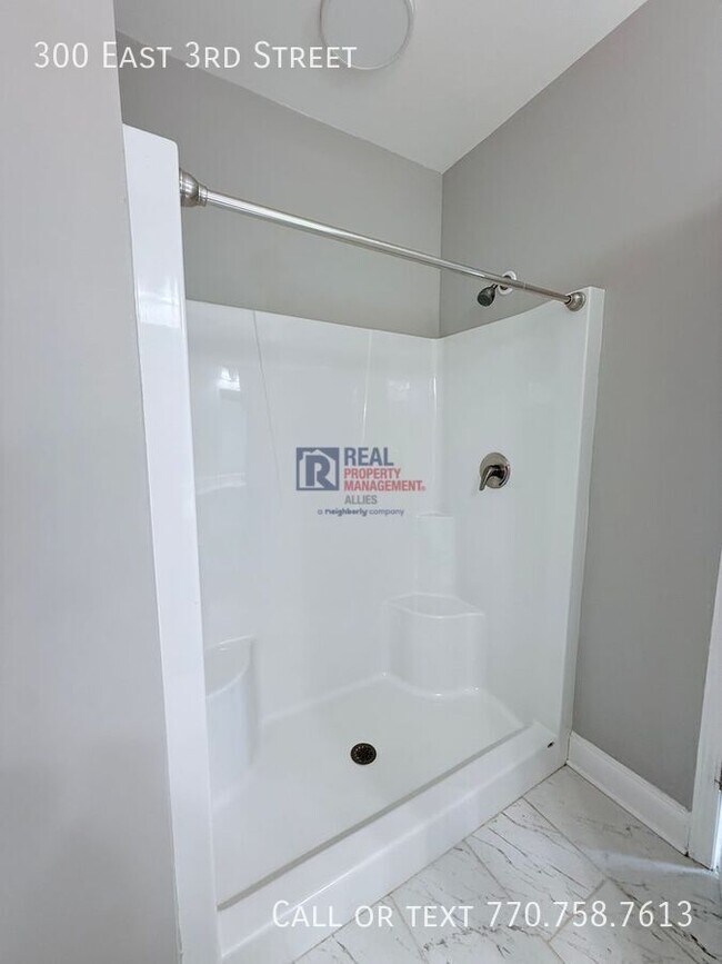 Building Photo - 300 E 3rd St NE