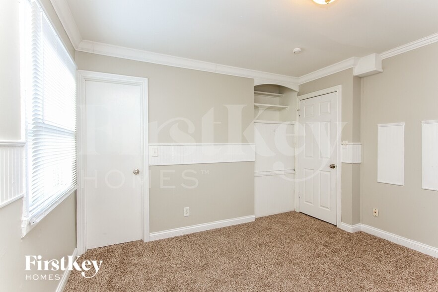 Building Photo - 3526 N Faculty Dr