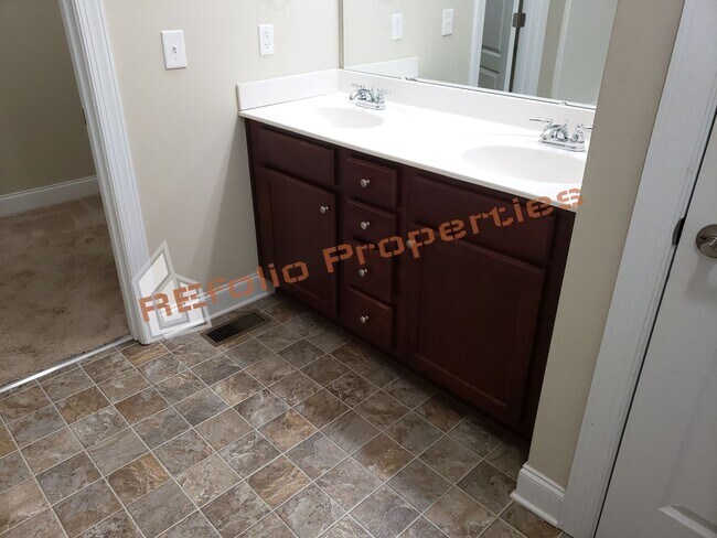 Building Photo - Amazing 3-Bedroom Ranch with a 2-Car Garag...