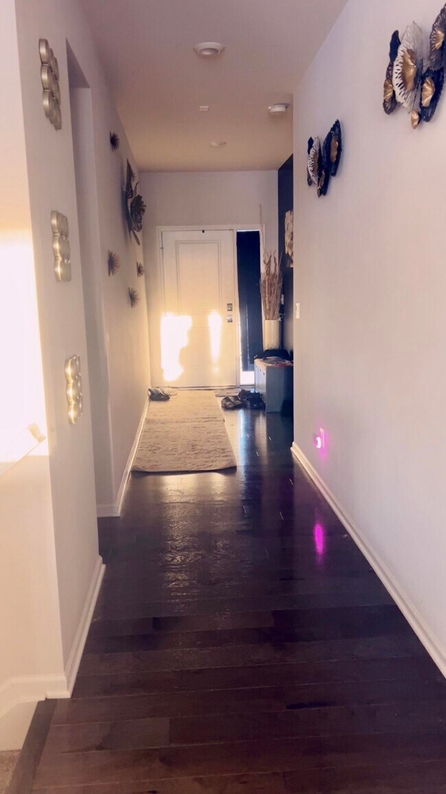 Building Photo - 3722 Park Creek Ln