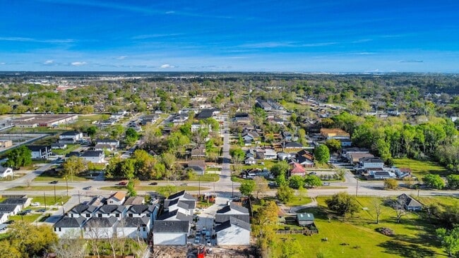 Building Photo - 7609 Victory Reserve St