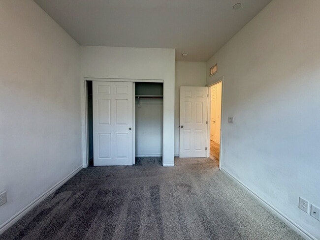 Building Photo - GATED 3 BED 2.5 BATH TOWNHOME WITH 2-CAR GARAGE, COVERED PATIO & COMMUNITY POOL