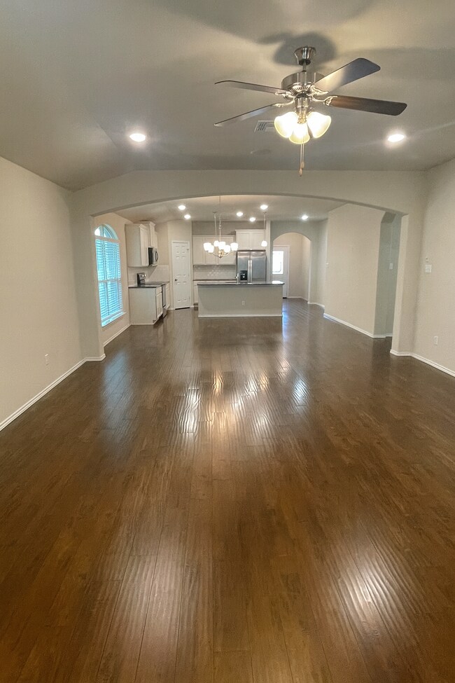 Building Photo - 263 Bainbridge Rd