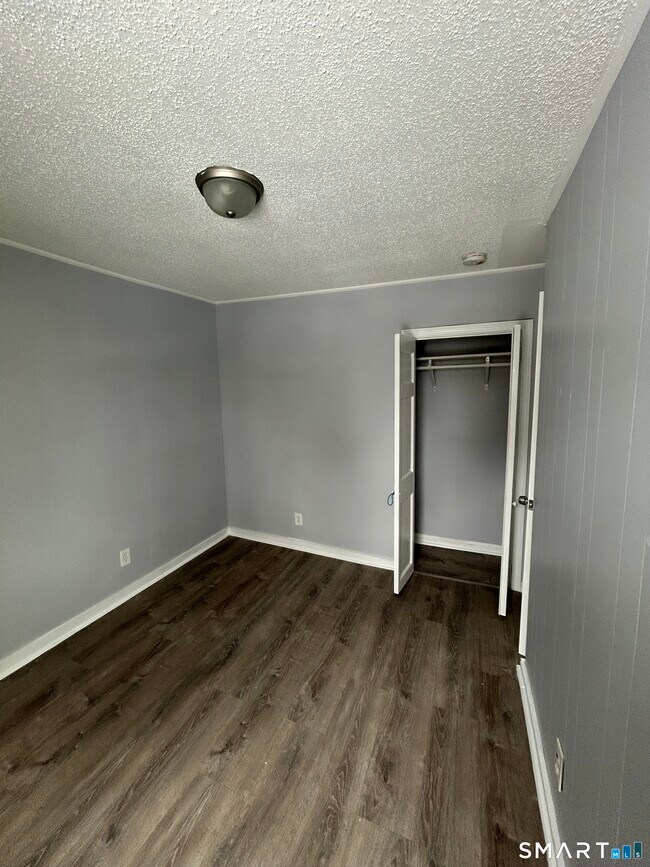 Building Photo - 18 Wilson St