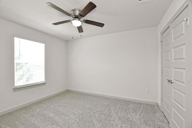 Building Photo - 204 Merrick Rd