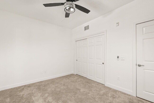 Building Photo - "Spacious, Sophisticated, Modern 3BR, 2BA Condo in the heart of downtown