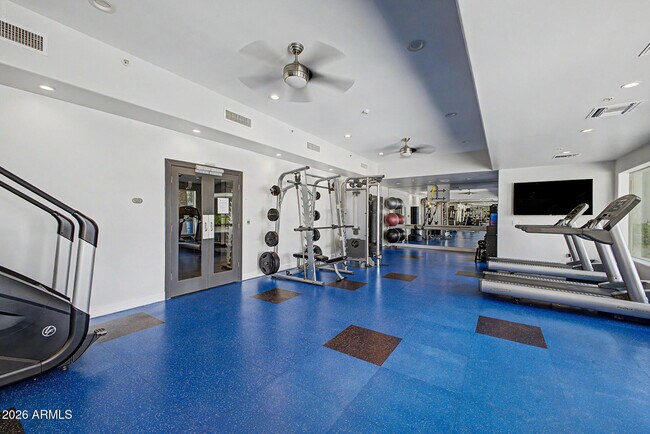 Building Photo - 945 E Playa Del Norte Dr