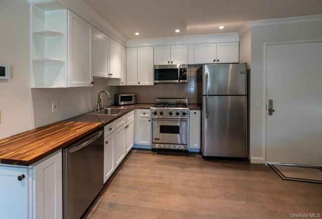 Building Photo - 18-10 121st St