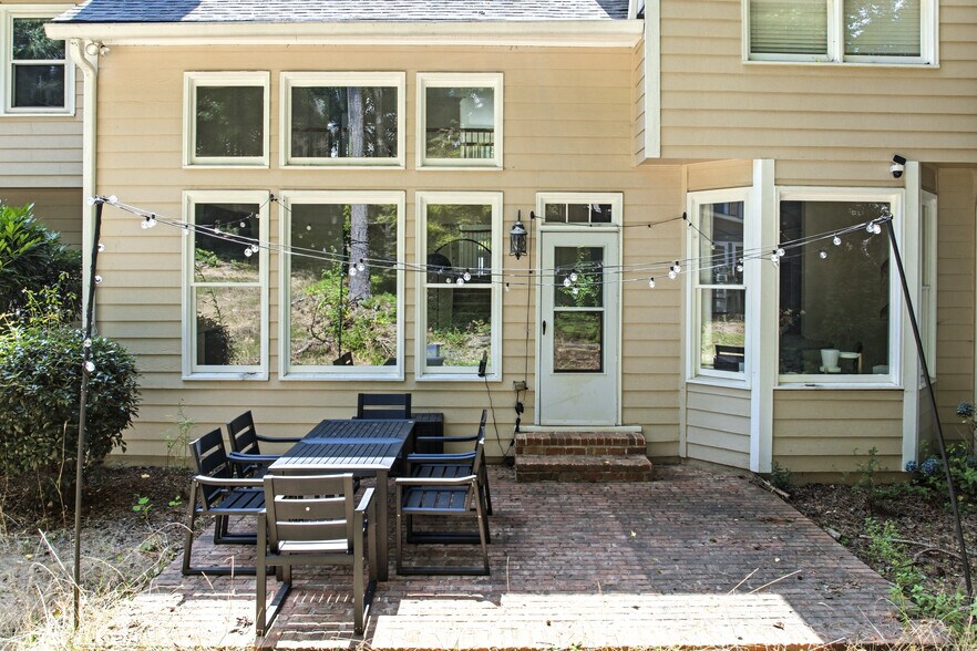 Building Photo - 5008 Highland Oaks Ct SE