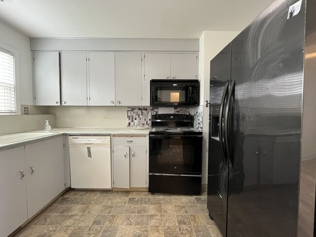 Building Photo - Expansive 4BR 2,900+ Sq Ft Home with Theater-Style Living Room & Bonus Hobby Workshop
