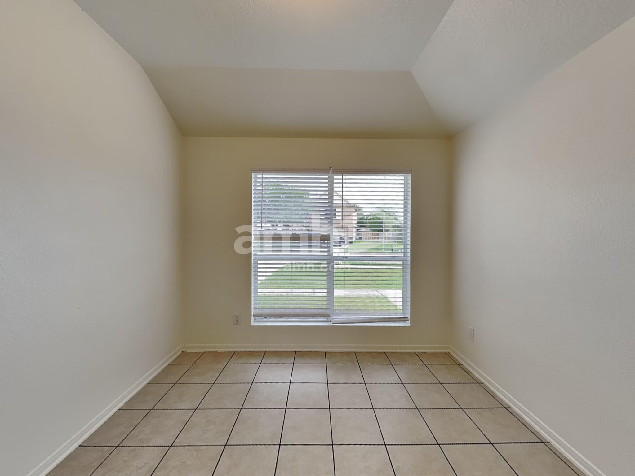 Building Photo - 5634 Cinnamon Lake Dr