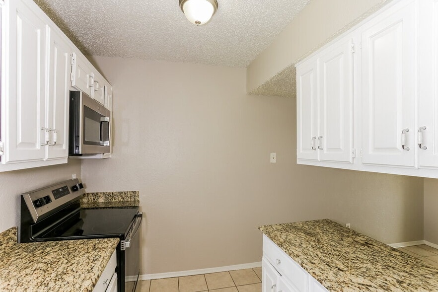 Building Photo - 2505 Crown Cir