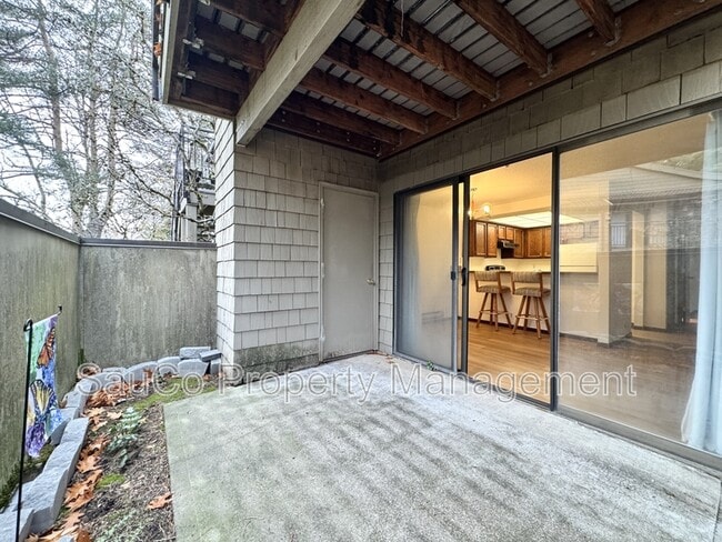 Building Photo - 63 Galen St