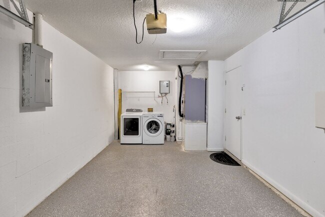 Building Photo - 2408 Camden Oaks Pl