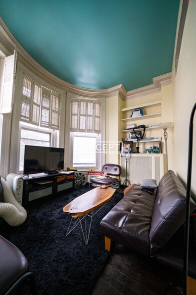 Building Photo - 52 Fenway