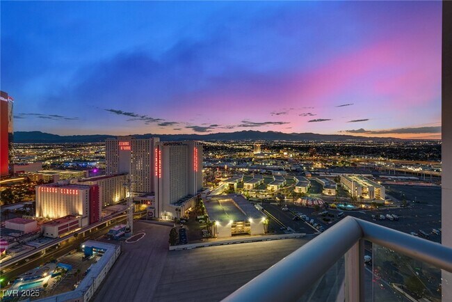 Building Photo - 2700 S Las Vegas Blvd