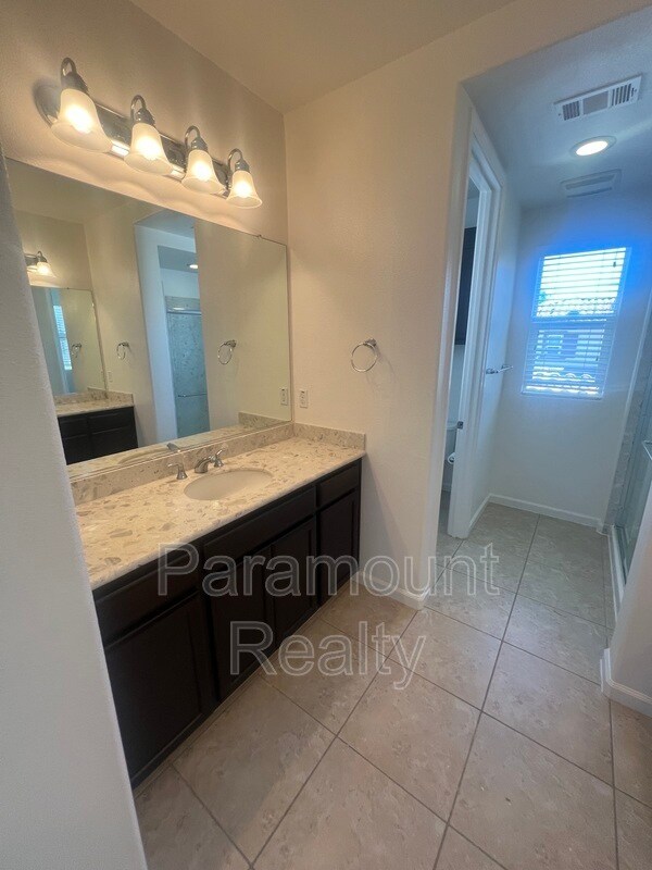 Building Photo - 2017 Tarragon Rose Ct