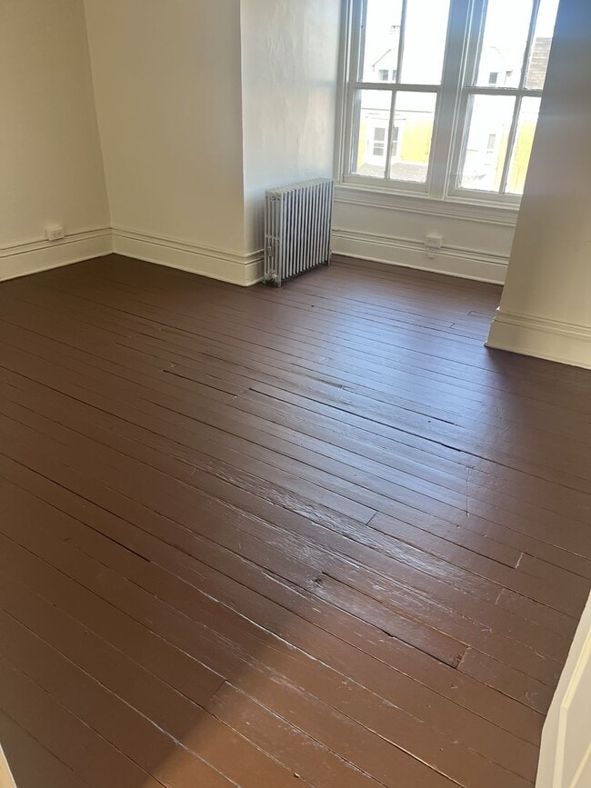 Building Photo - 272 W Cottage Pl