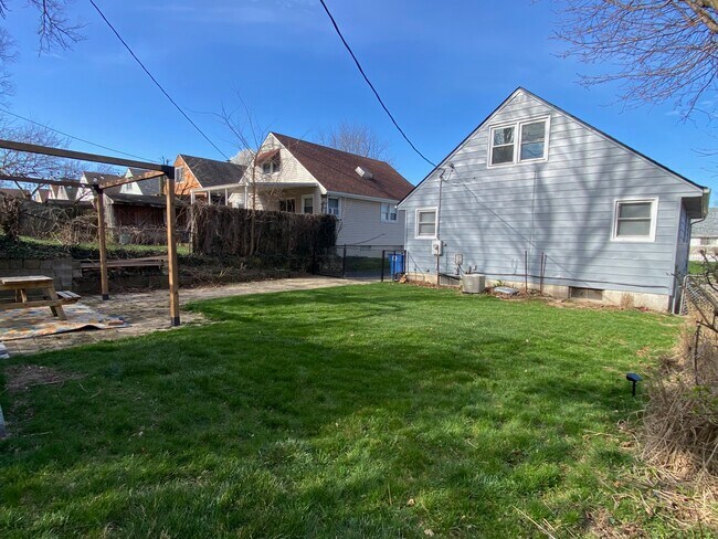 Building Photo - 262 N Cherrywood Ave