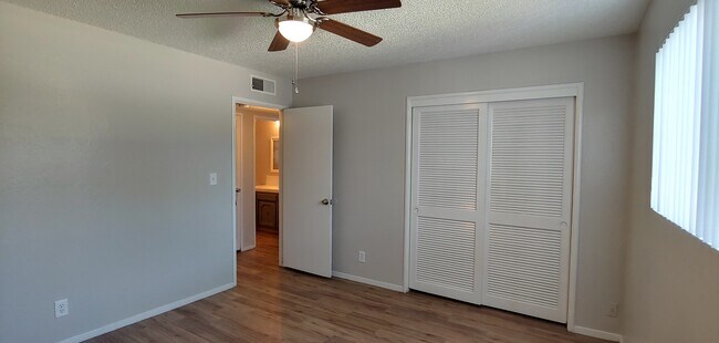 Building Photo - 620 S County Center Dr
