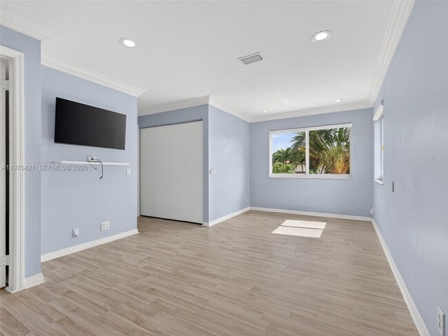 Building Photo - 1008 Highland Meadows Dr