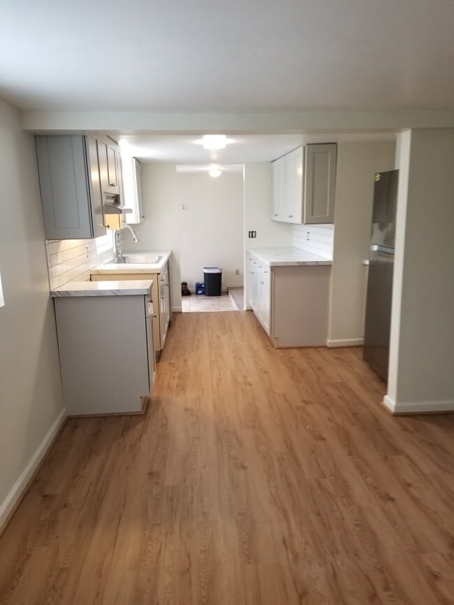 Building Photo - 45 Hazel St