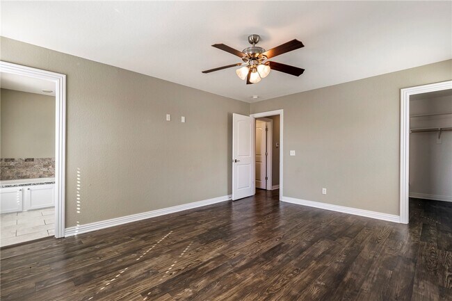 Building Photo - 121 Carrington Ave