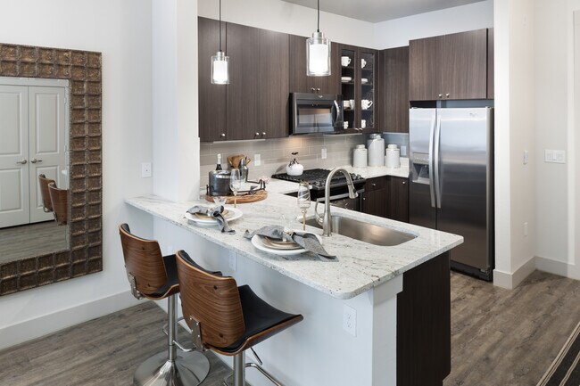 Building Photo - 1419 Montrose-ID711.2