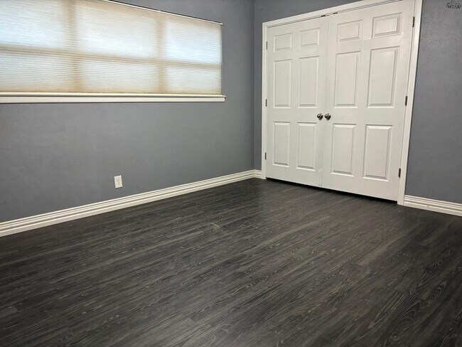 Building Photo - 2627 Bretton Rd