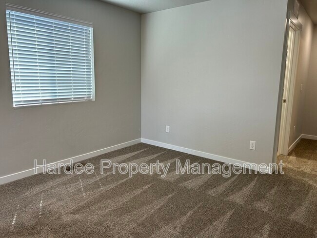 Building Photo - 4987 W Avilla Dr