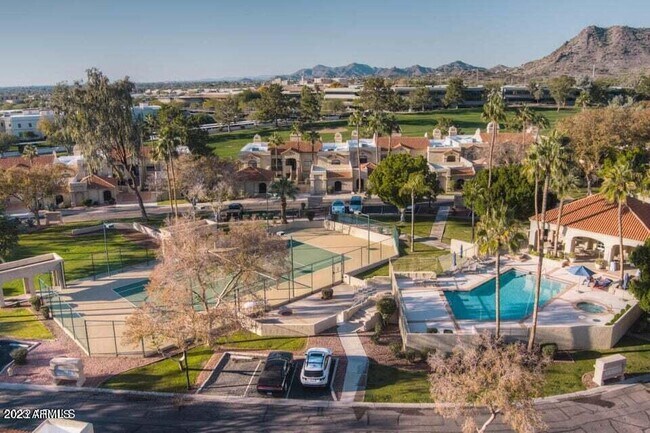 Building Photo - 6125 N 28th Pl