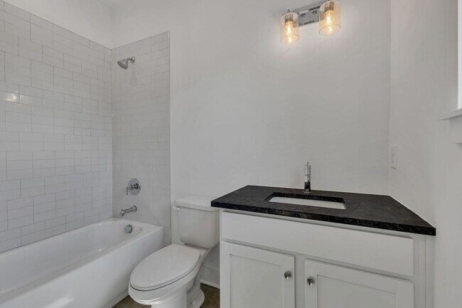 Building Photo - 5917 Robertson Ave