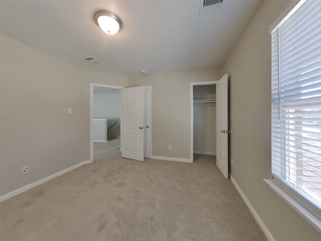 Building Photo - 10914 Tipton Oaks Dr