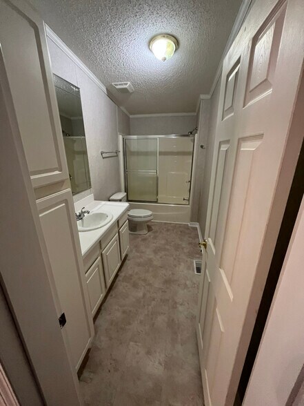 Building Photo - 16 Madison Dr