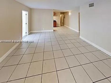 Building Photo - 624 SW 16th Ave