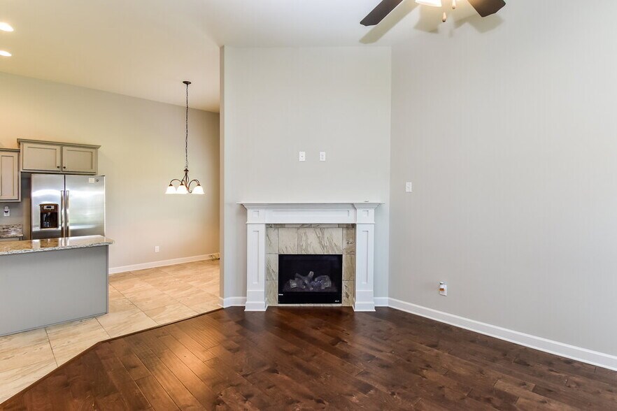 Building Photo - 2600 Molly Ln