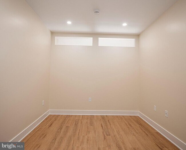 Building Photo - 128 N Bond St