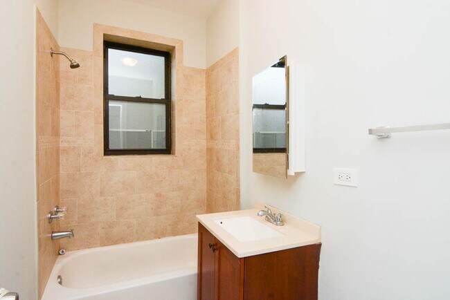 Building Photo - 6265 W Cornelia Ave