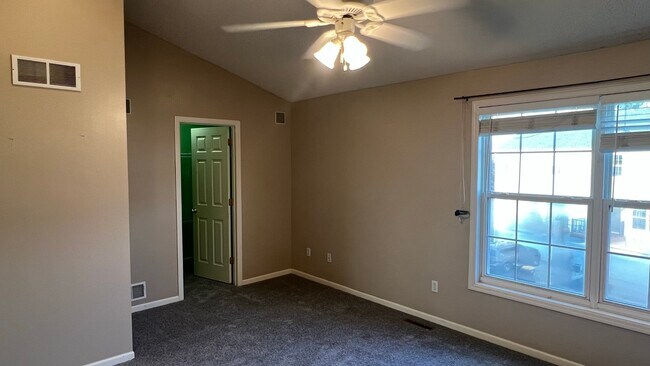 Building Photo - 7866 Old Carriage Ct