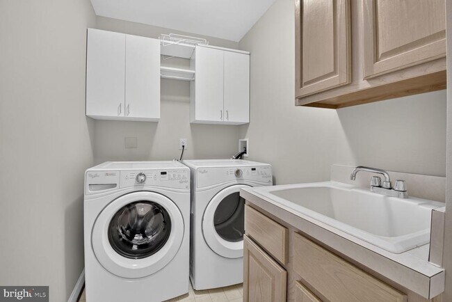Building Photo - 11432 Cedar Ridge Dr