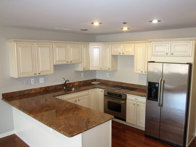 Building Photo - 614 E 11 Mile Rd