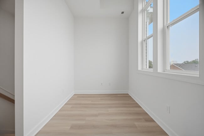 Building Photo - 909 Baltic Ave