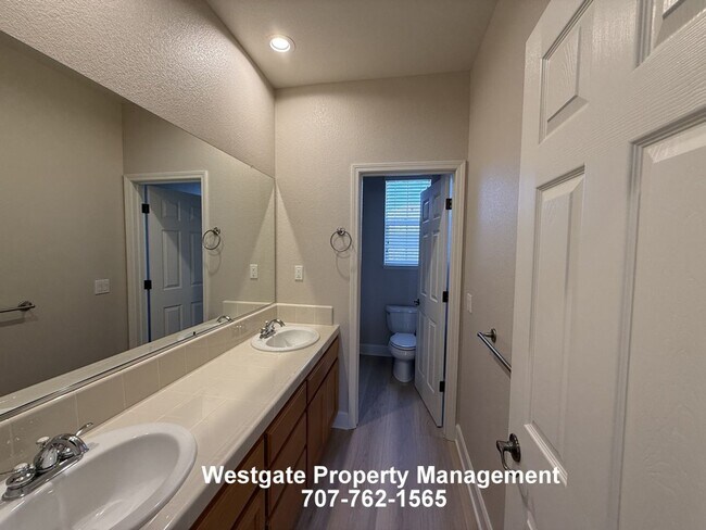 Building Photo - 1708 Southridge Dr