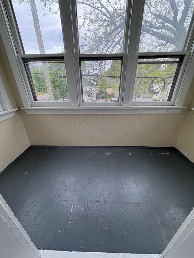 Building Photo - GB - 02 - Duplex