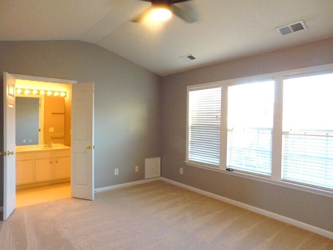 Building Photo - Ballantyne Village Townhome for Immediate ...