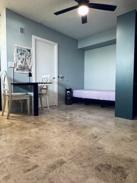 Building Photo - 2015 Ala Wai Blvd