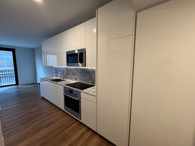 Building Photo - Immaculate studio at A'ali'i at Ward Village