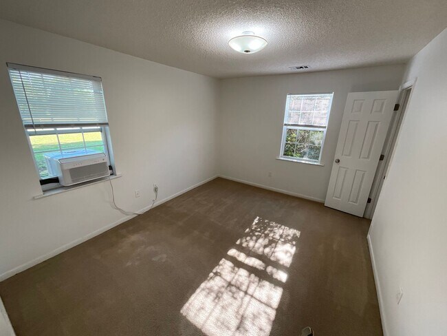 Building Photo - Beautiful 4/2 Frame Home in Marianna on Well