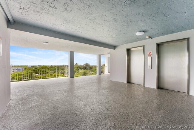 Building Photo - 3051 N Course Dr